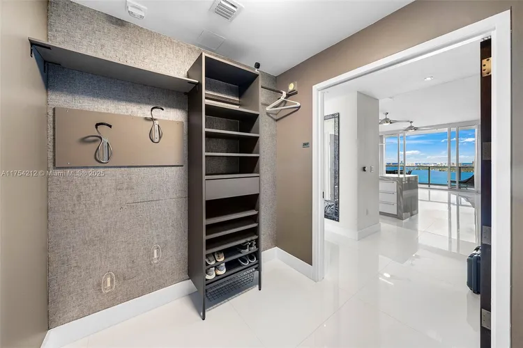 Paramount Bay #2907 image #22