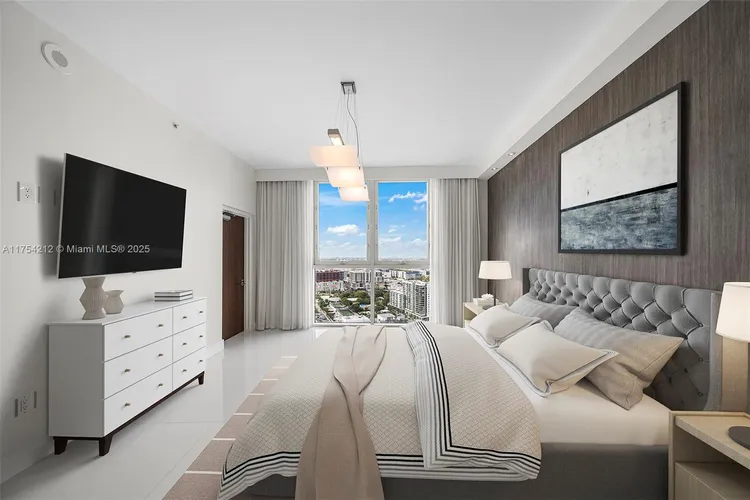 Paramount Bay #2907 image #27