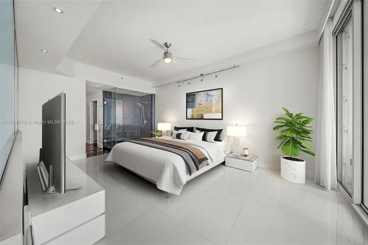 Paramount Bay #2907 image #9