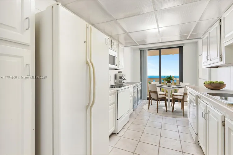 Towers of Key Biscayne #F903 image #13