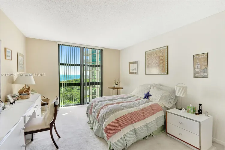 Towers of Key Biscayne #F903 image #15