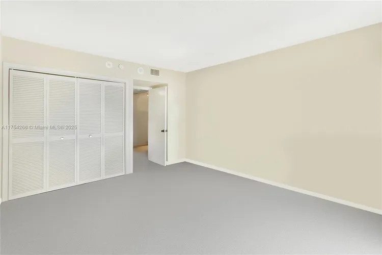 Towers of Key Biscayne #F903 image #19