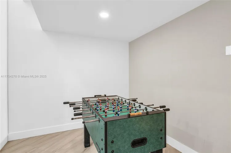 Hamptons West #PH3 image #40