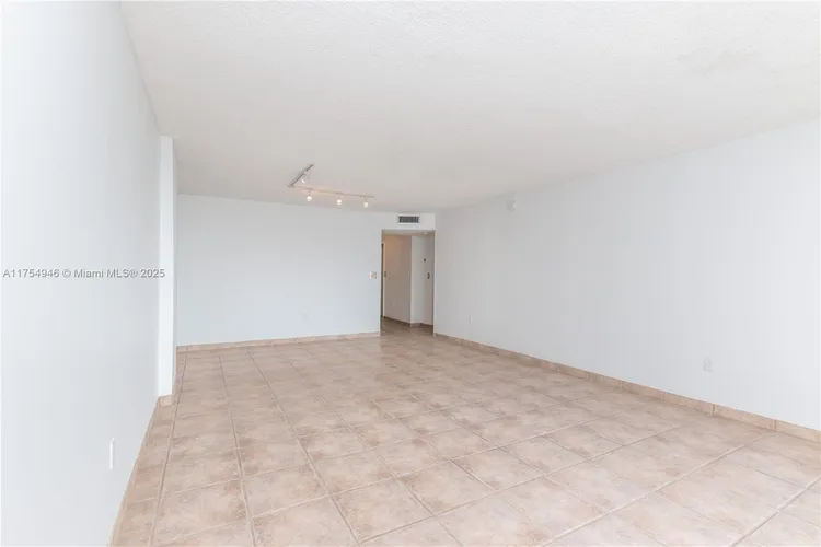 Commodore Plaza - Century #1810 image #42