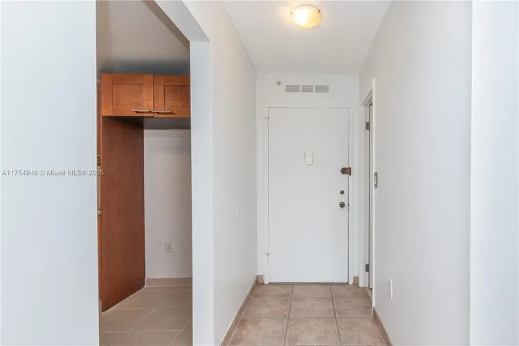 Commodore Plaza - Century #1810 image #44