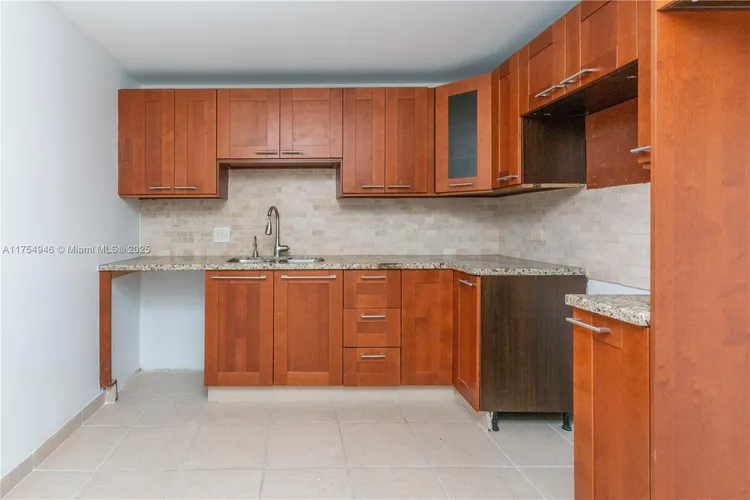 Commodore Plaza - Century #1810 image #48