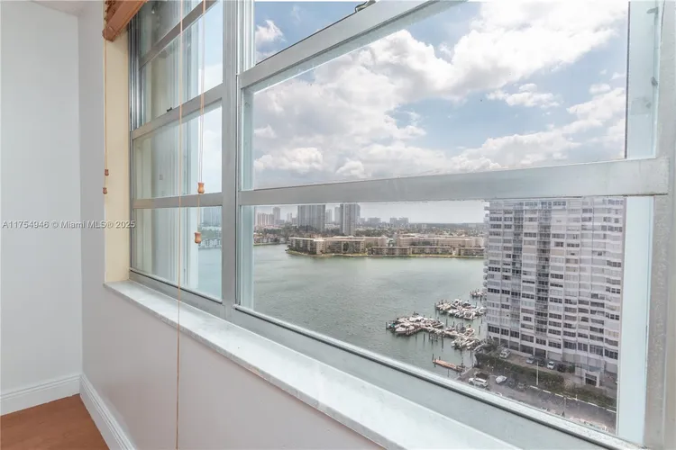 Commodore Plaza - Century #1810 image #49