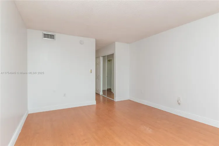 Commodore Plaza - Century #1810 image #51