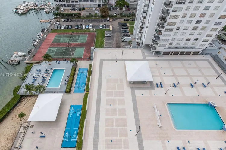 Commodore Plaza - Century #1810 image #60