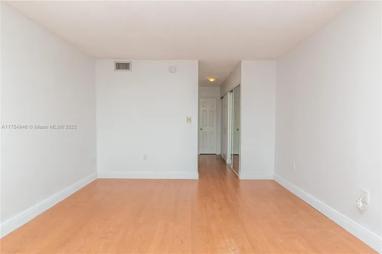 Commodore Plaza - Century #1810 image #63