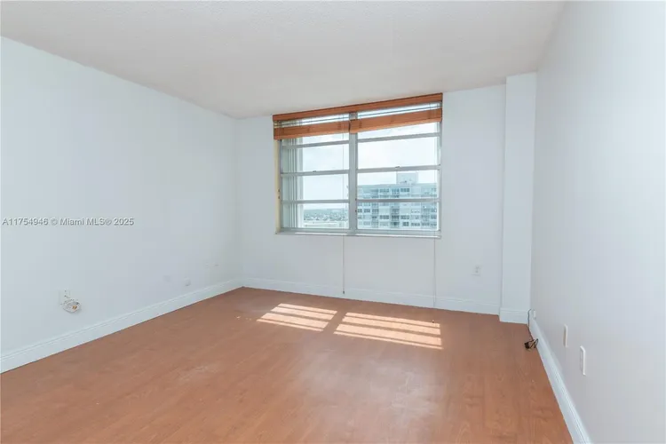 Commodore Plaza - Century #1810 image #65