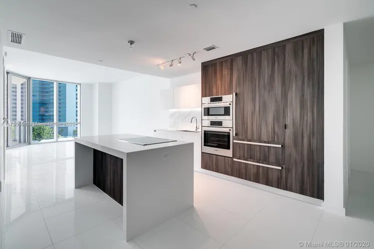 Paramount Miami Worldcenter #2305 image #31
