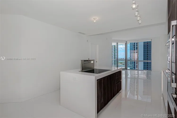 Paramount Miami Worldcenter #2305 image #57