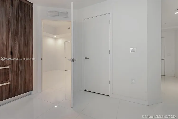 Paramount Miami Worldcenter #2305 image #62
