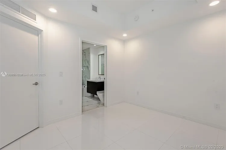 Paramount Miami Worldcenter #2305 image #64