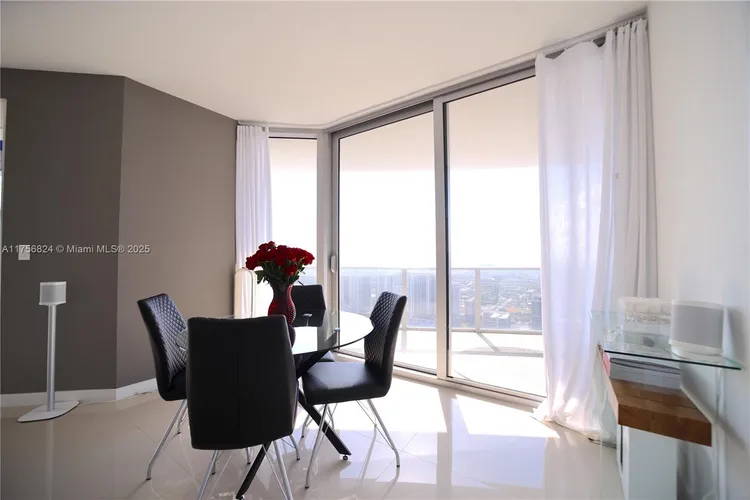 Aria on the Bay #5000 image #13