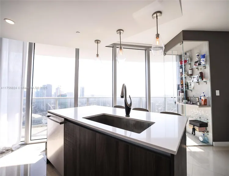 Aria on the Bay #5000 image #14