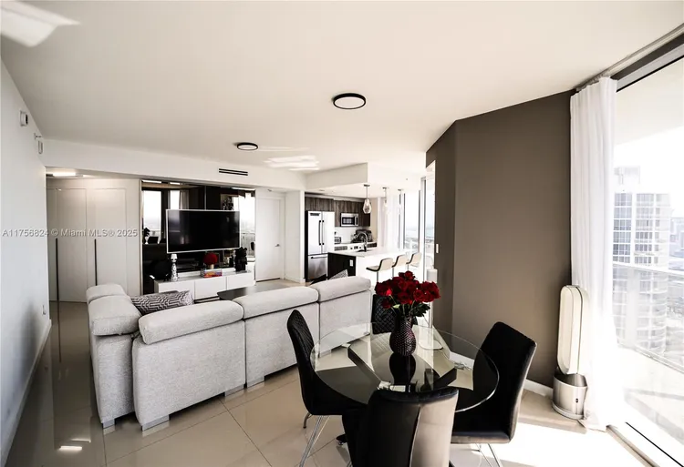 Aria on the Bay #5000 image #17