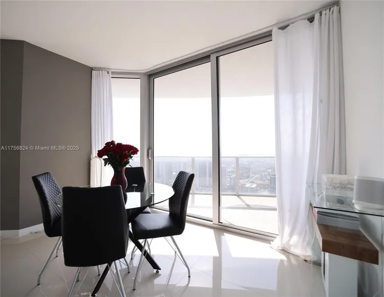 Aria on the Bay #5000 image #18