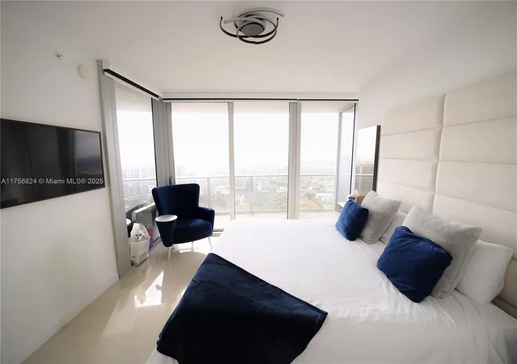 Aria on the Bay #5000 image #19