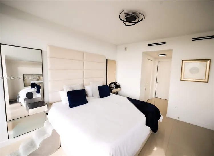 Aria on the Bay #5000 image #21