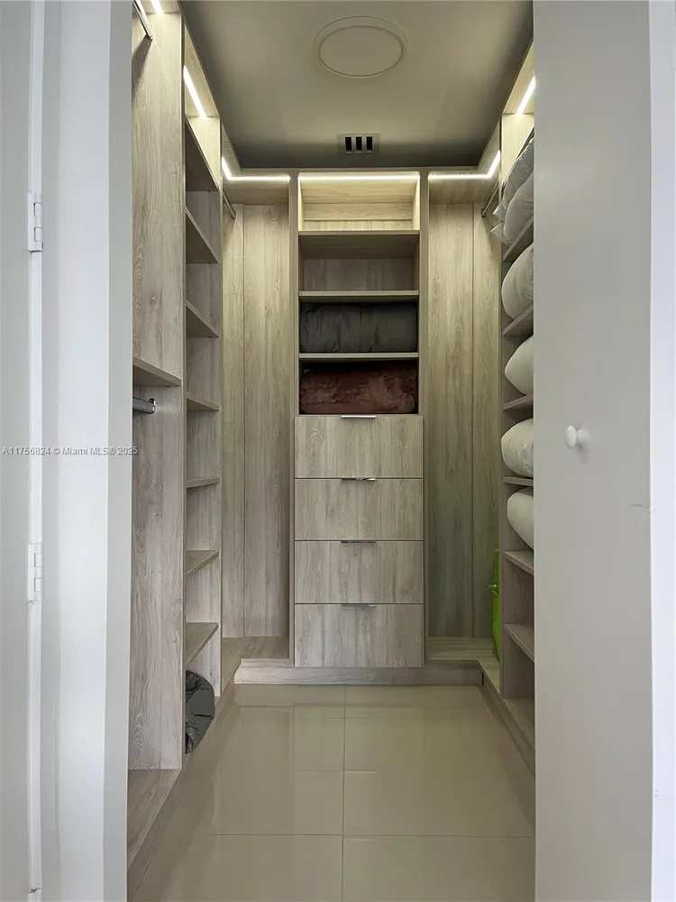 Aria on the Bay #5000 image #22