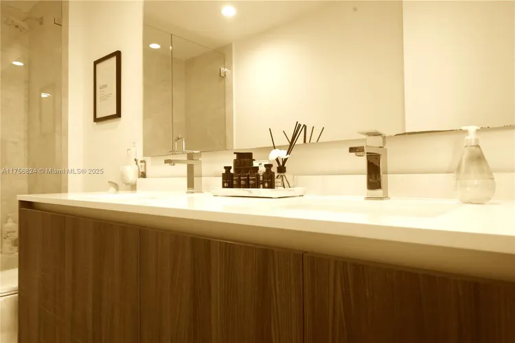 Aria on the Bay #5000 image #27