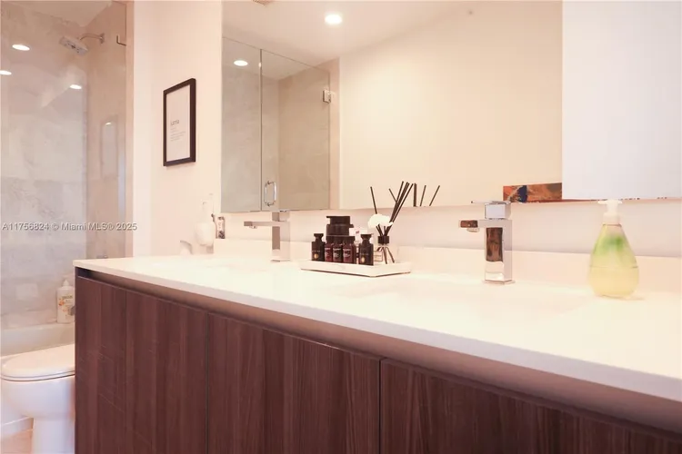 Aria on the Bay #5000 image #29