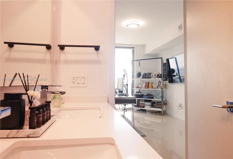 Aria on the Bay #5000 image #30