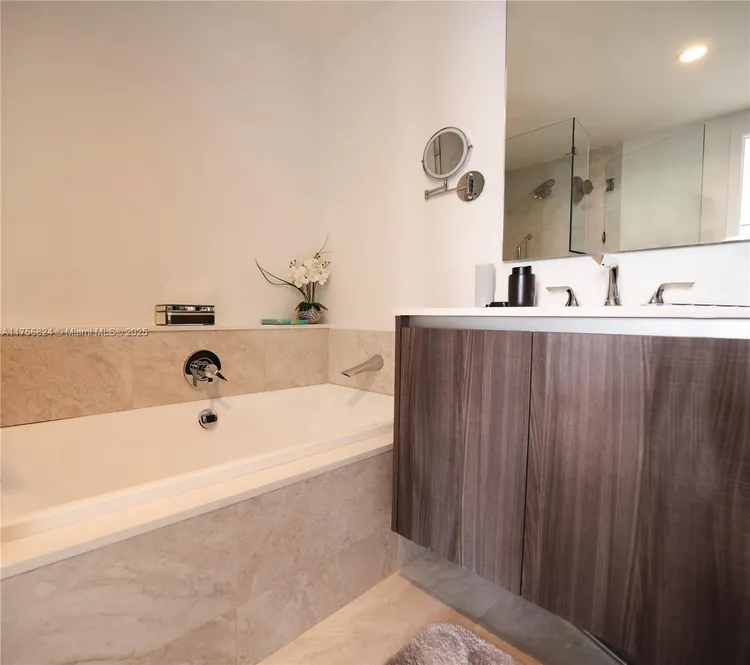 Aria on the Bay #5000 image #31