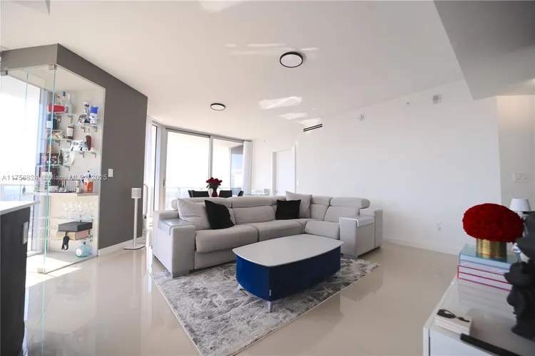 Aria on the Bay #5000 image #6