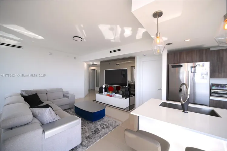 Aria on the Bay #5000 image #8