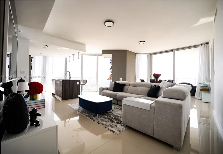 Aria on the Bay #5000 image #9