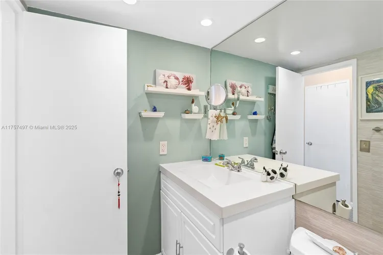 Bayview Terrace #904 image #22