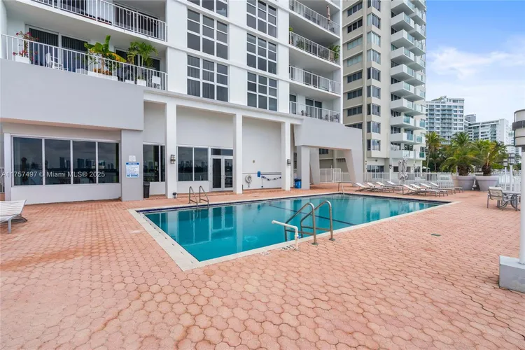 Bayview Terrace #904 image #25