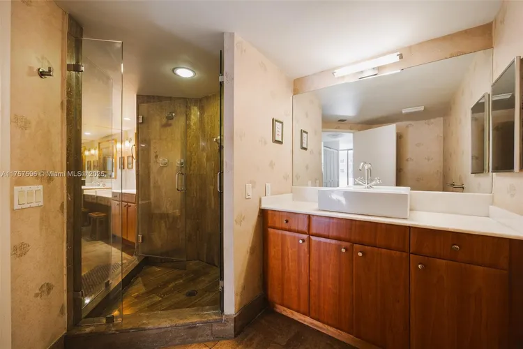 Villa Regina Condo #1705 image #15