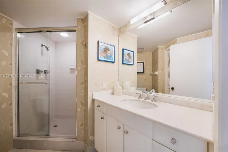 Villa Regina Condo #1705 image #16