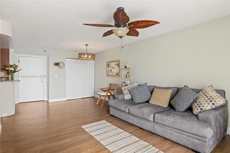 Isola #1912 image #13