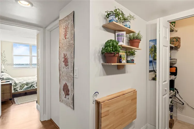 Isola #1912 image #15