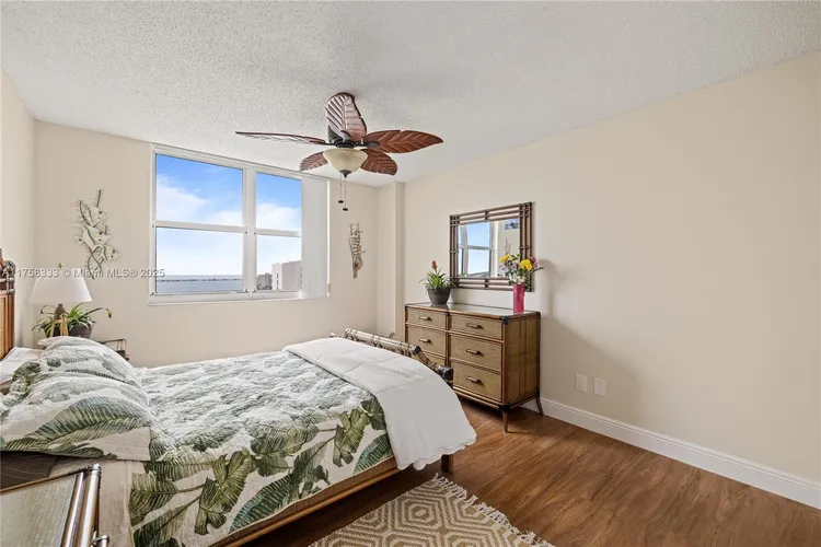 Isola #1912 image #19