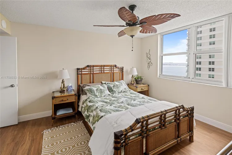 Isola #1912 image #20