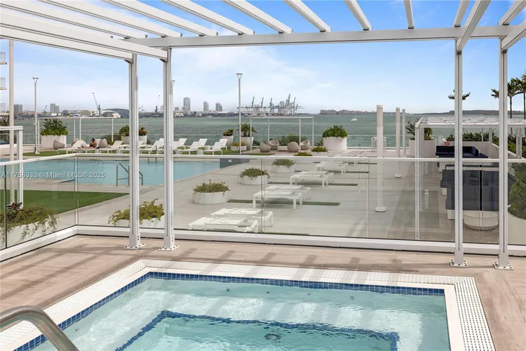 Isola #1912 image #30