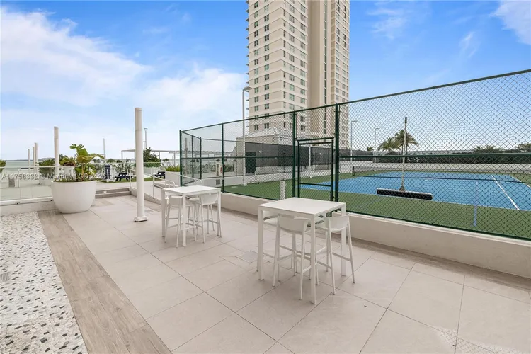 Isola #1912 image #32