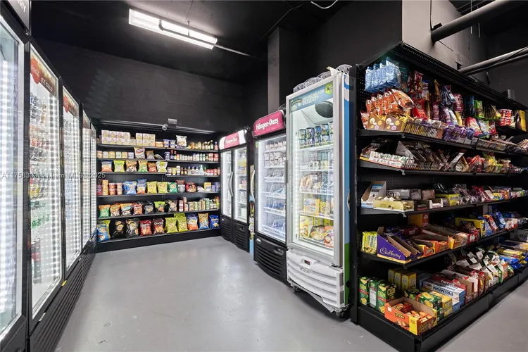 Isola #1912 image #38