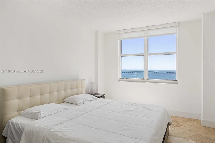 Isola #PH-18 image #12