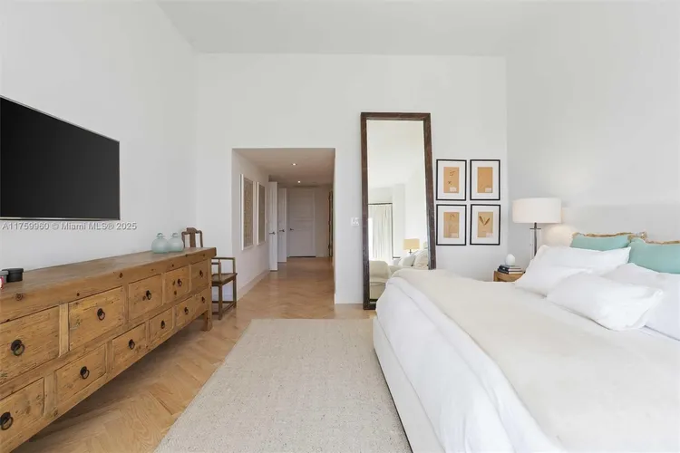 Grand Bay Residences #1210 image #27