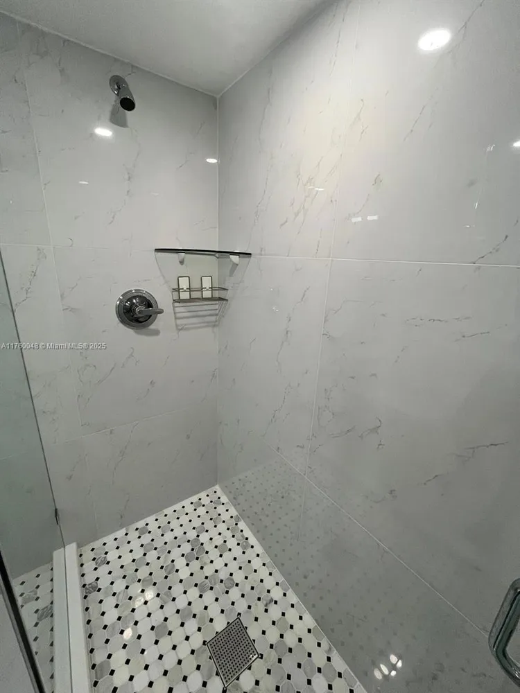 Winston Towers #1716 image #10