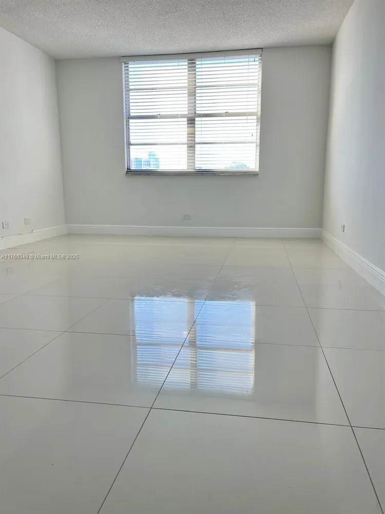 Winston Towers #1716 image #11