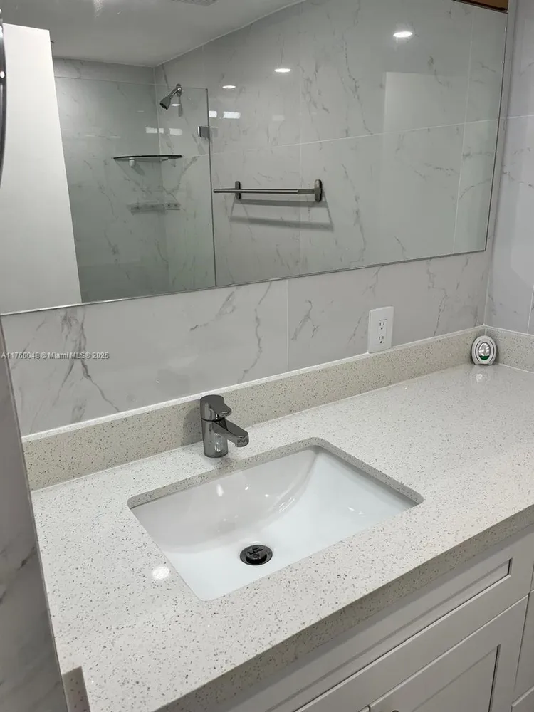 Winston Towers #1716 image #12