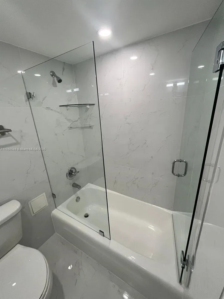 Winston Towers #1716 image #13